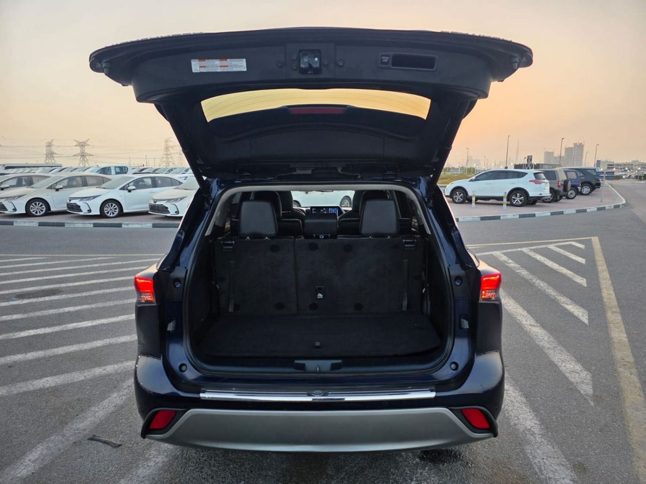 تويوتا هايلاندر 2.5L Hybrid Platinum