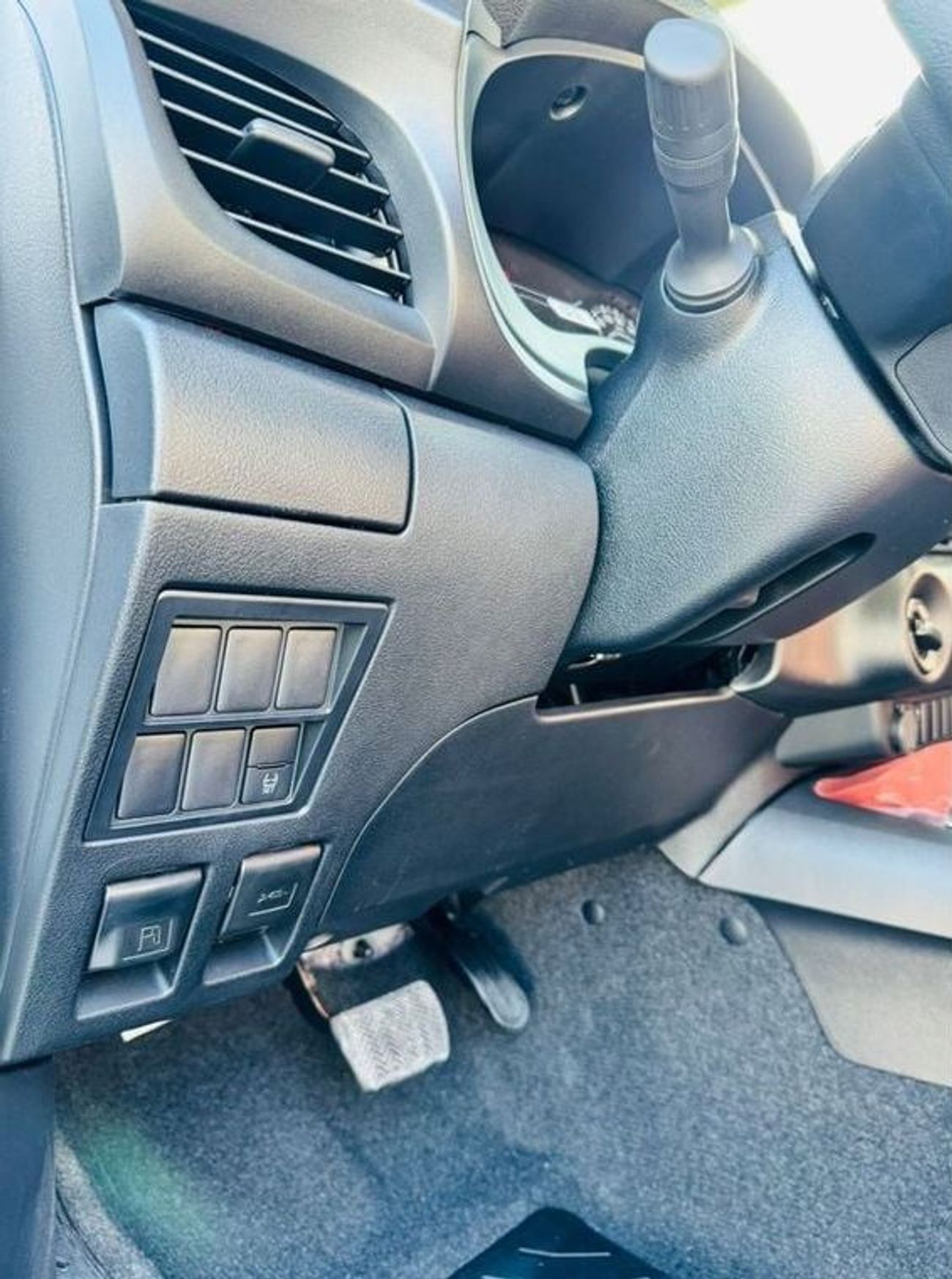 Toyota Hilux TOYOTA HILUX 2.7L PETROL BASIC OPTION WHITE 2025