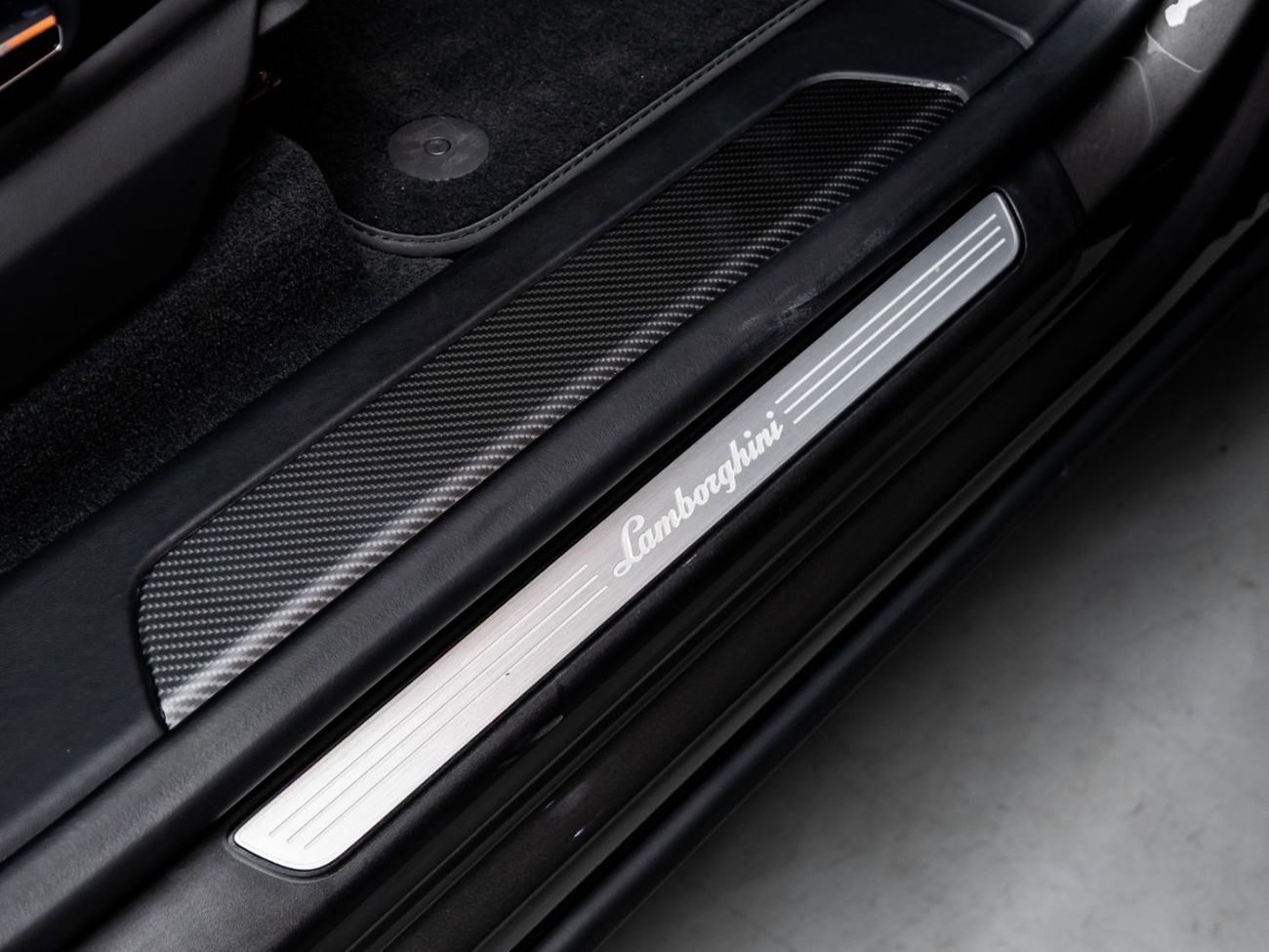 Lamborghini Urus STD 4.0T V8 2022 Lamborghini Urus, October 2026 Lamborghini Warranty, Full Service History, Low KMs,