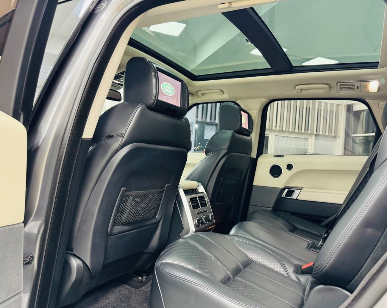 Land Rover Range Rover Sport GCC .. FSH .. V6 .. HSE .. 7 Seats .. DVD .. Top Range