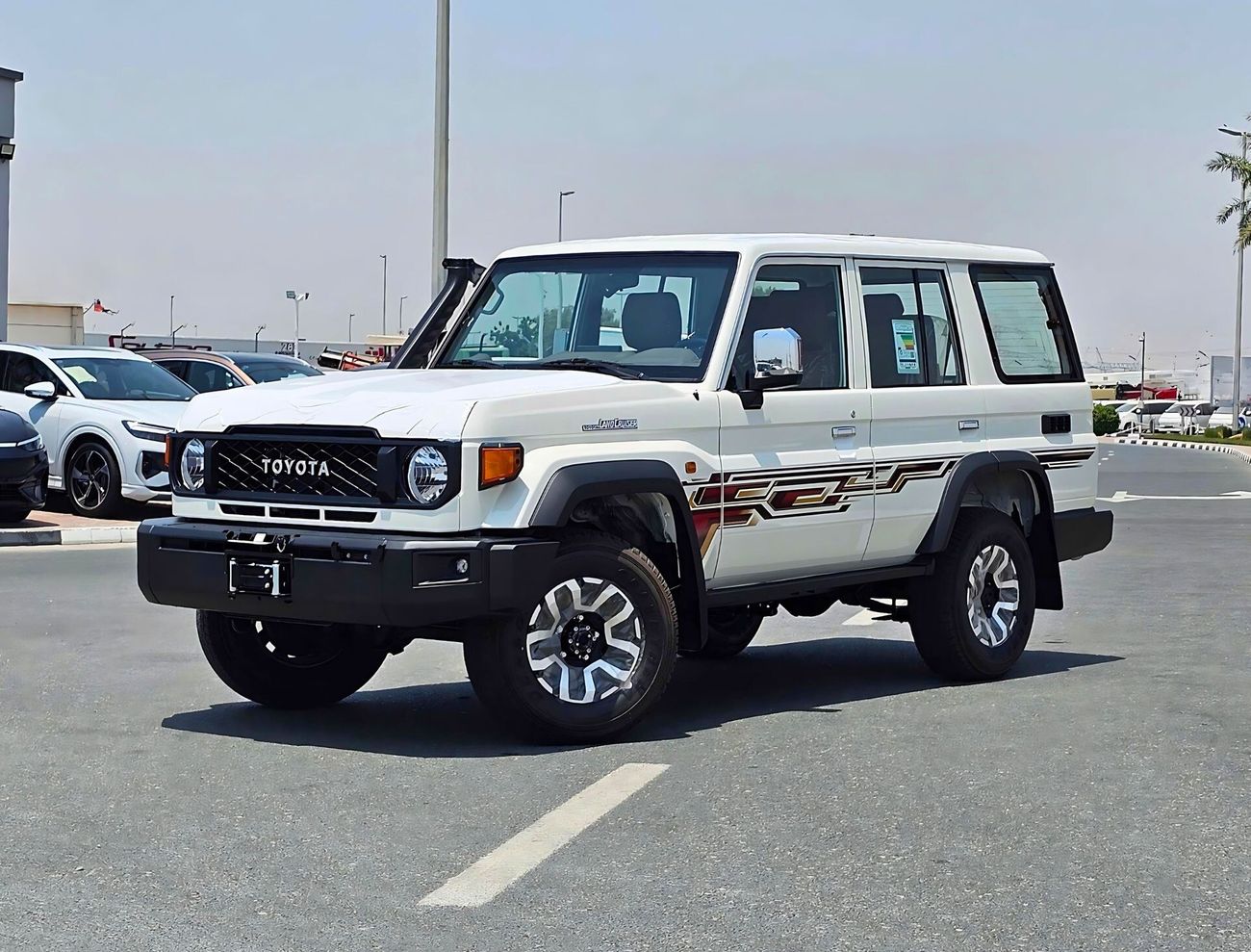 Toyota Land Cruiser 70 4.0L PETROL / AT / DIFF LOCK/ WINCH SNORKEL / FULL OPTION (CODE # 68001)