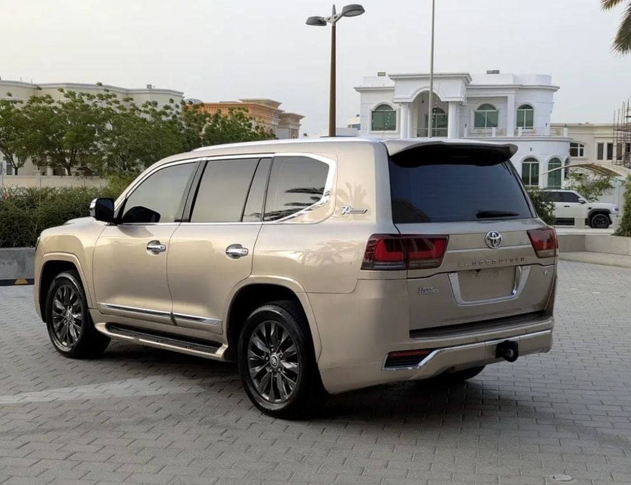 تويوتا لاند كروزر Toyota landcruise 2011model Facelifted 2025 GXR 4.0L v8 petrol Engine Colour Gold push start Transmi