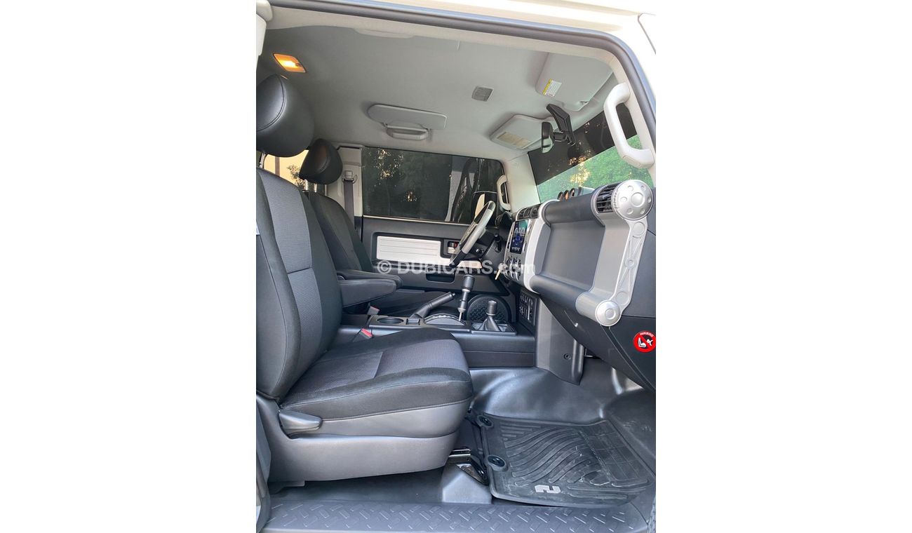 Toyota FJ Cruiser Toyota FG CRUISER  2009 GCC FULL OPTION ORIGINAL PAINT NO ACCIDENT