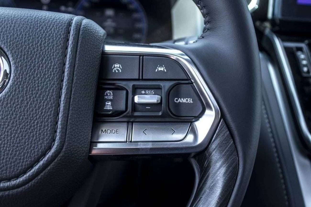 تويوتا لاند كروزر 2025 Toyota Land Cruiser GR-S 3.5L Petrol Twin Turbo AT (White-Red)