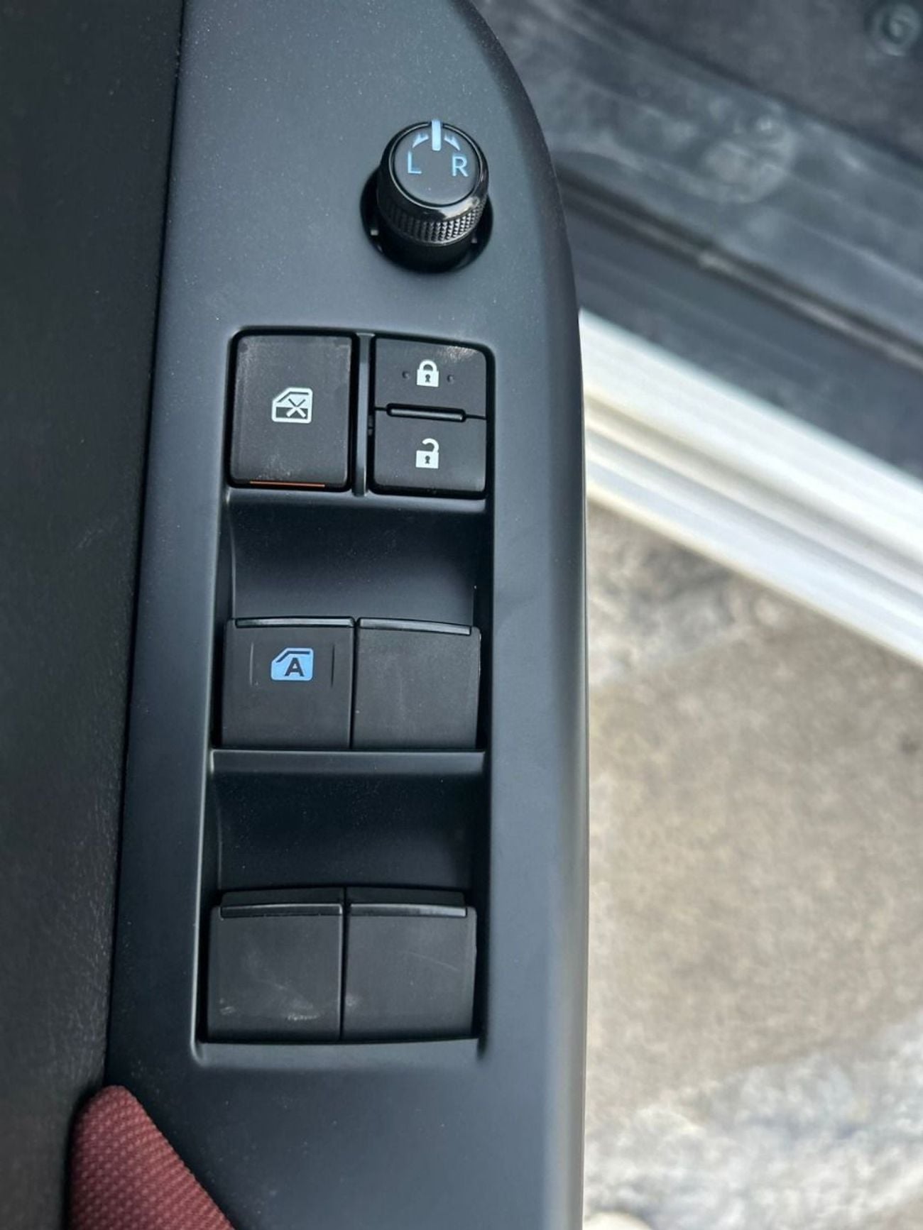 Toyota Hilux DLX 2.7L PTR OMAN AUTOMATIC BASIC
