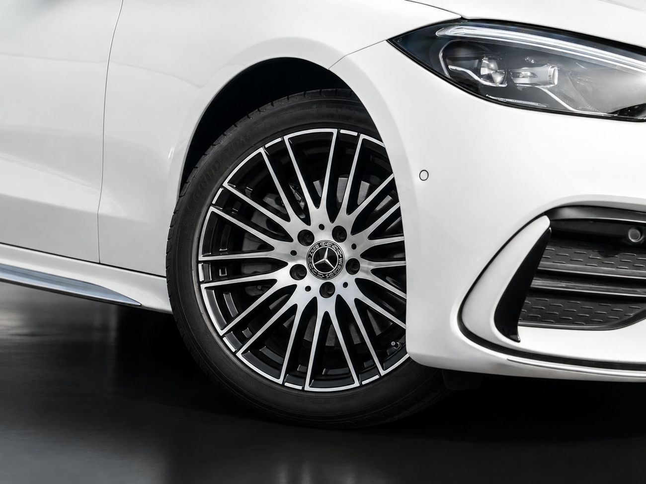 Mercedes Benz C260L STD (NON GCC)
