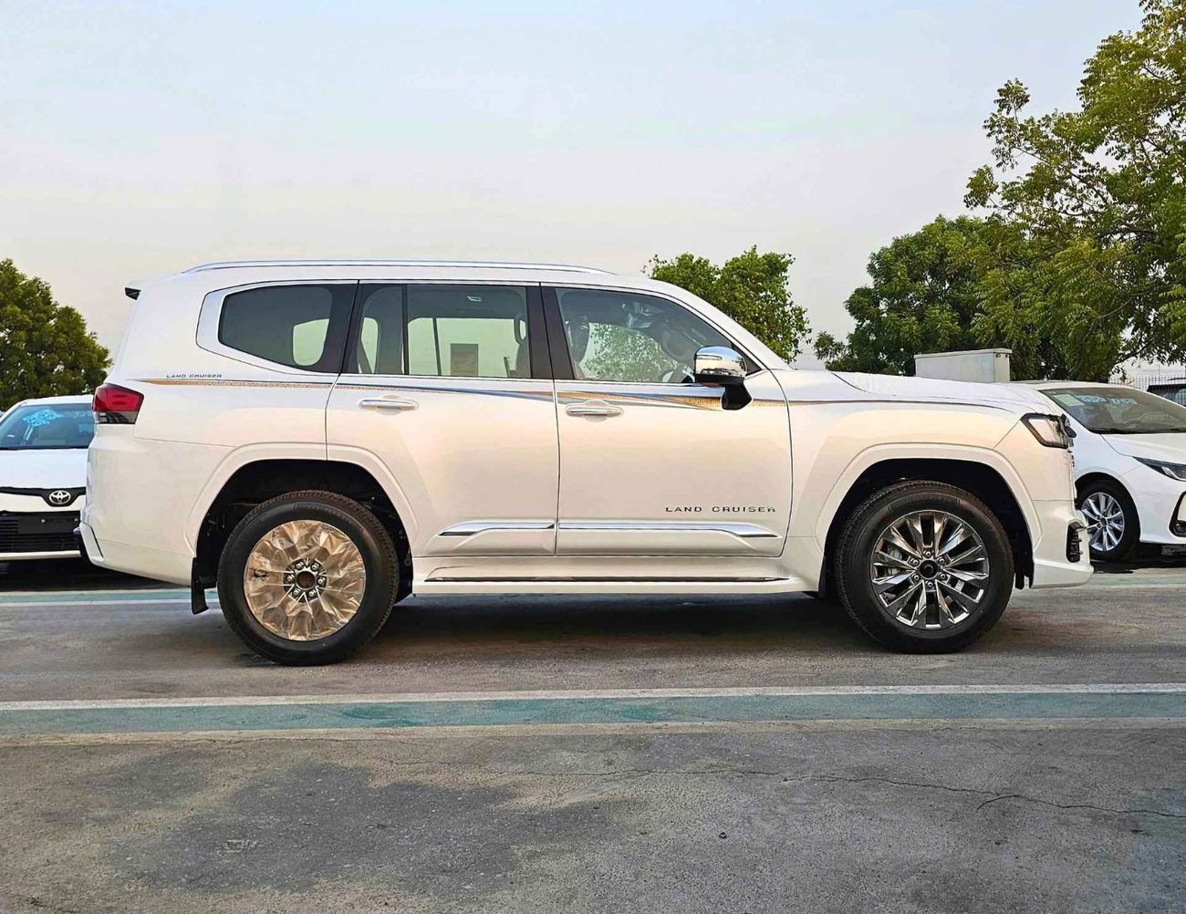 Toyota Land Cruiser VXR TWIN TURBO EXCL / HIGH OPTION / SUNROOF, LEATHER, POWER SEATS/3.5L PETROL V6 A/T/ (CODE # LCTVXR