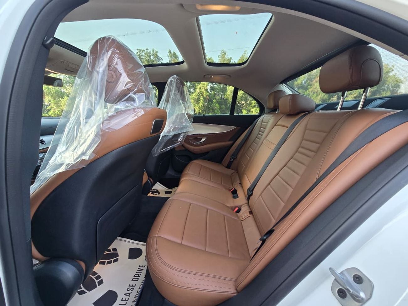 Mercedes-Benz E300 Premium + 2.0L MERCEDES E-300 2020 GCC // LOW MILEAGE // PERFECT CONDITION // FULL OPITION