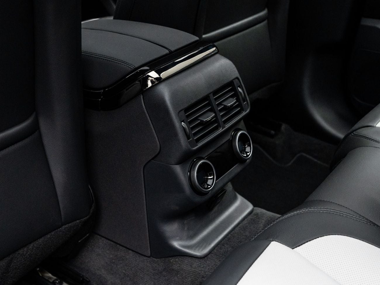 لاند روفر رينج روفر فيلار R-DYNAMIC S BUY NOW, PAY 2027 | THE BLACKLINE STANDARD | 2031 Land Rover Warranty & Service Contract