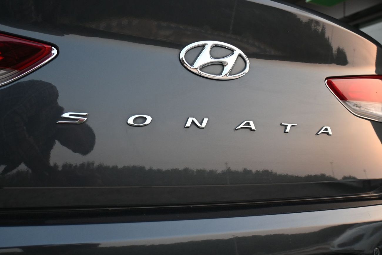 Hyundai Sonata Limited Hyundai Sonata 2019 GCC mid-range in excellent condition, inside and out