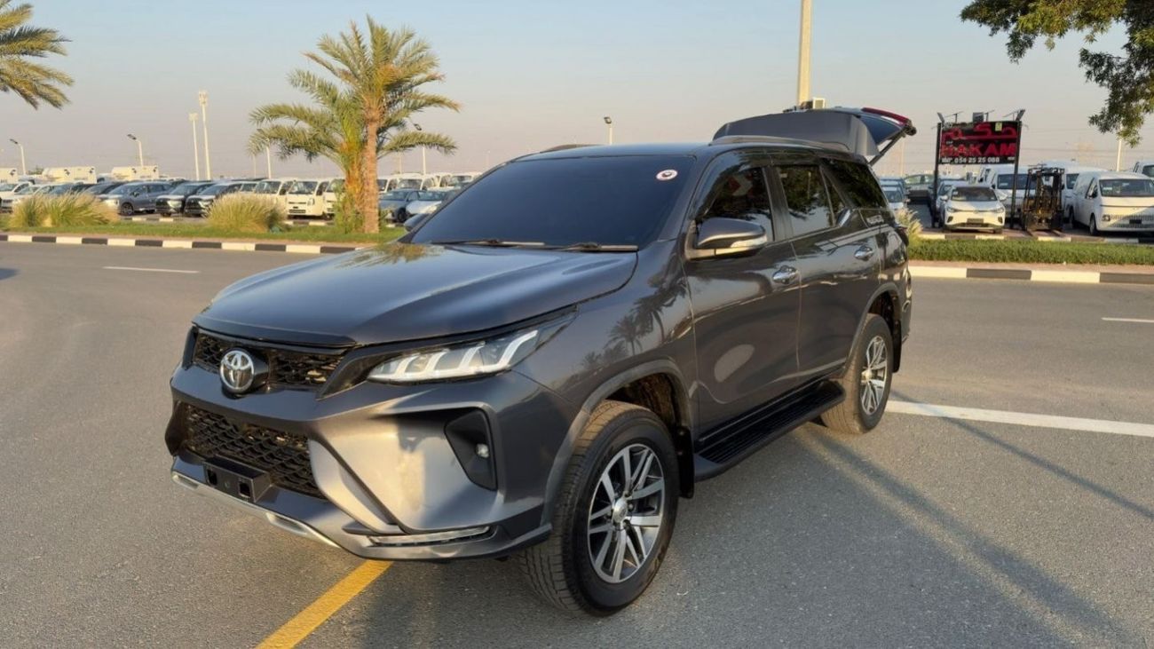 Toyota Fortuner LEGENDER BODY KIT INSTALLED | REAR VIEW CAMERA | ELECRIC SEAT | 2.8L DIESEL | RHD | 2016