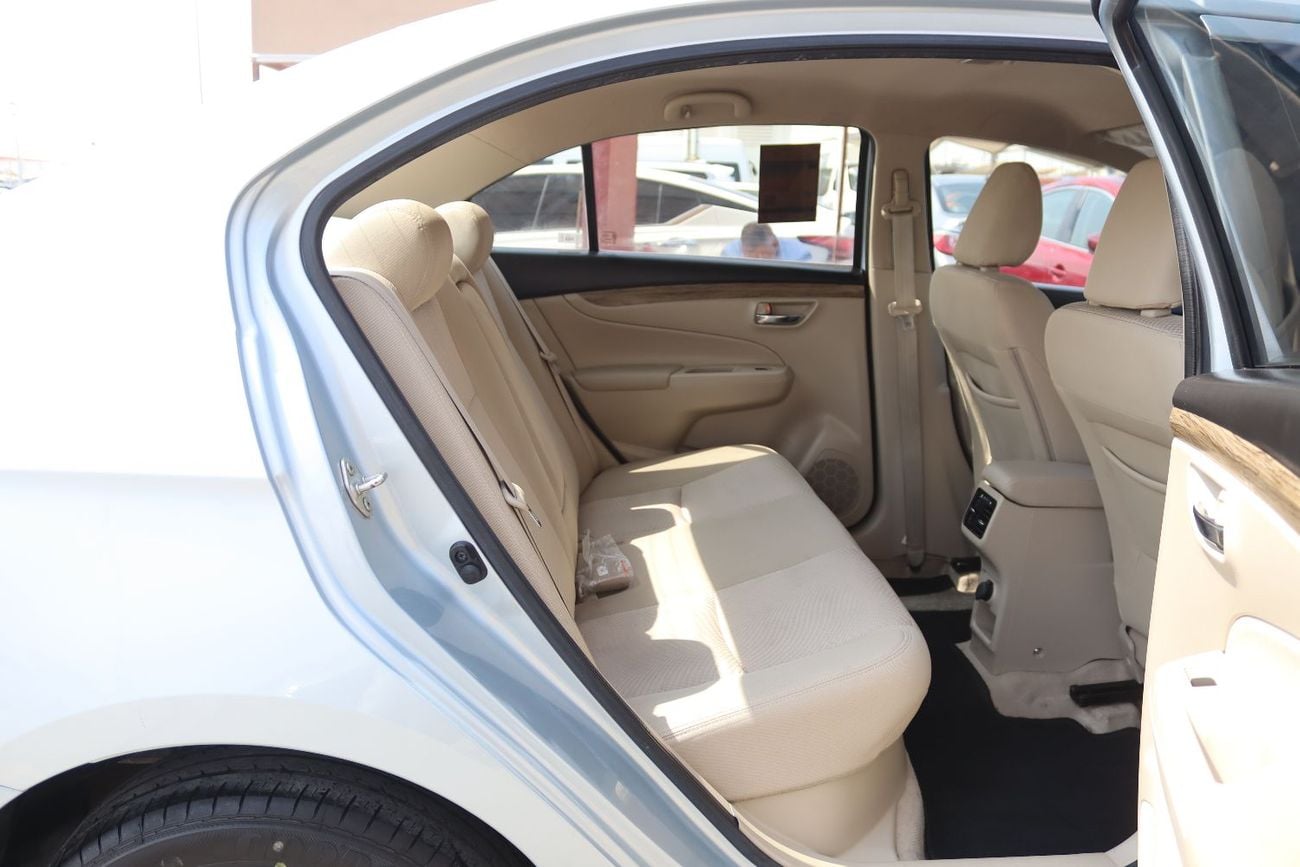 سوزوكي سياز سوزوكى سياز - 2023 - خليجى - بدون حوادث - محرك 1.5 - بحاله ممتازه فى الداخل والخارج