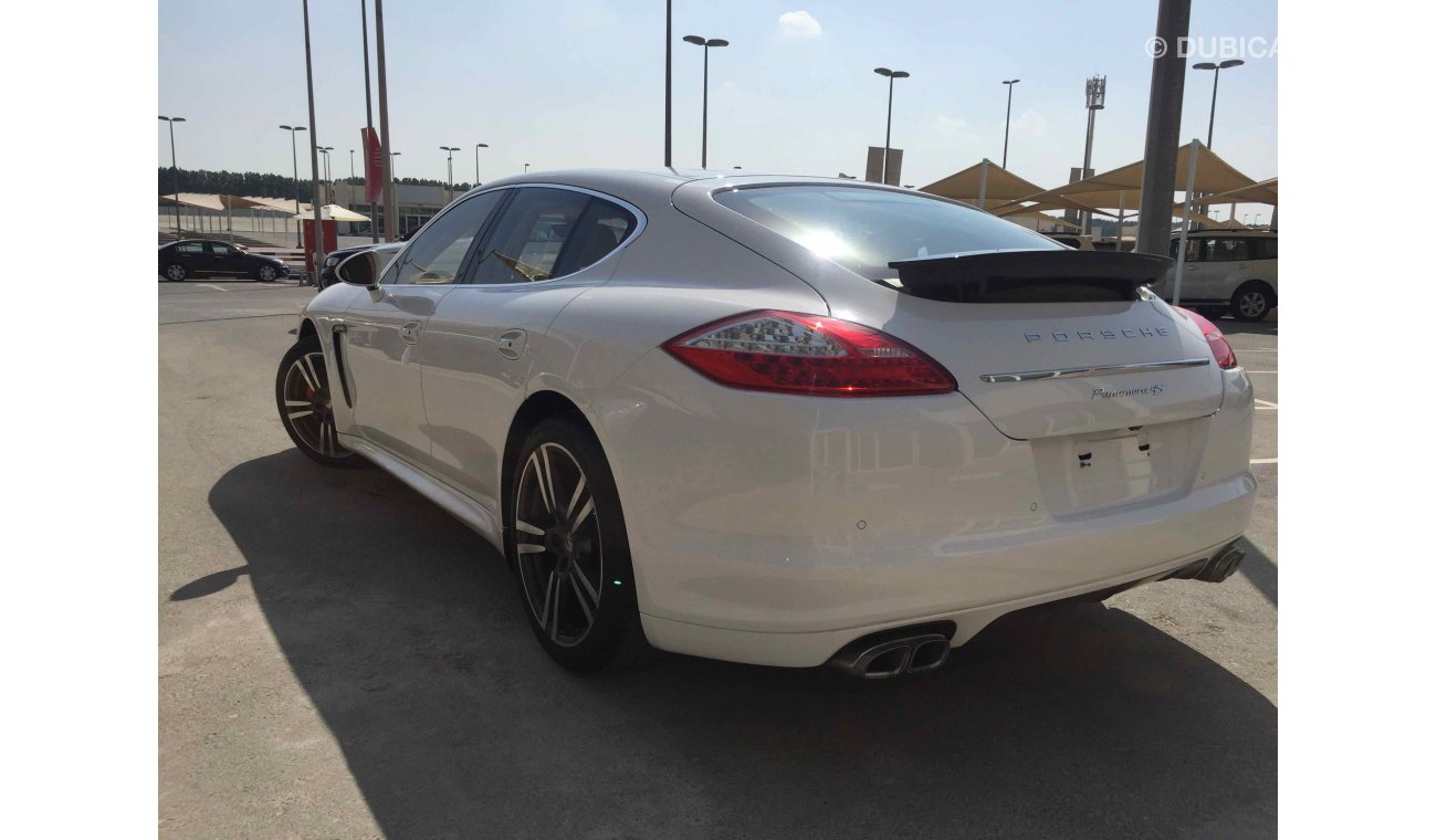 Porsche Panamera 4S