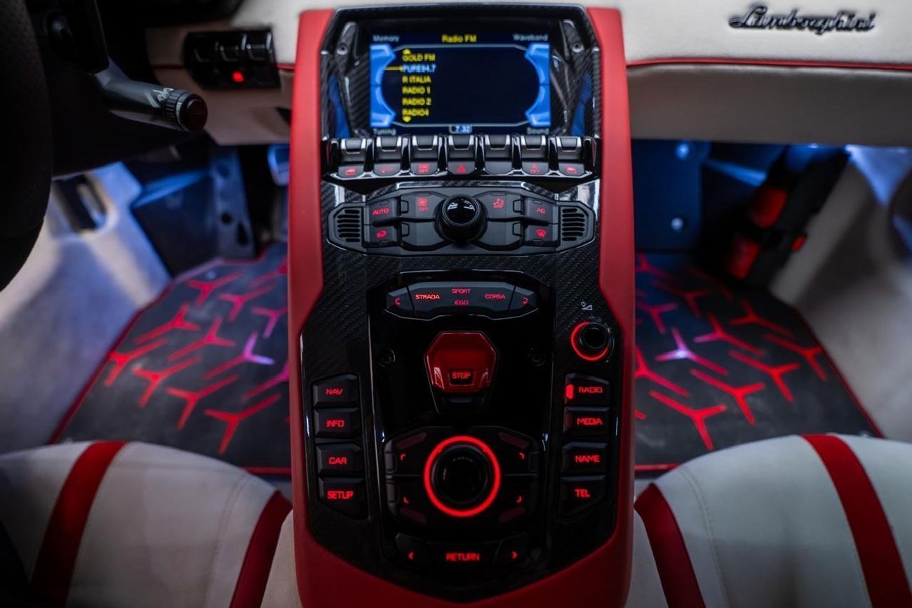 لامبورغيني أفينتادور SVJ 6.5L V12