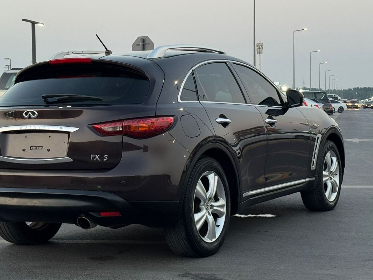 إنفينيتي FX35 كاملة المواصفات - حالة ممتازة