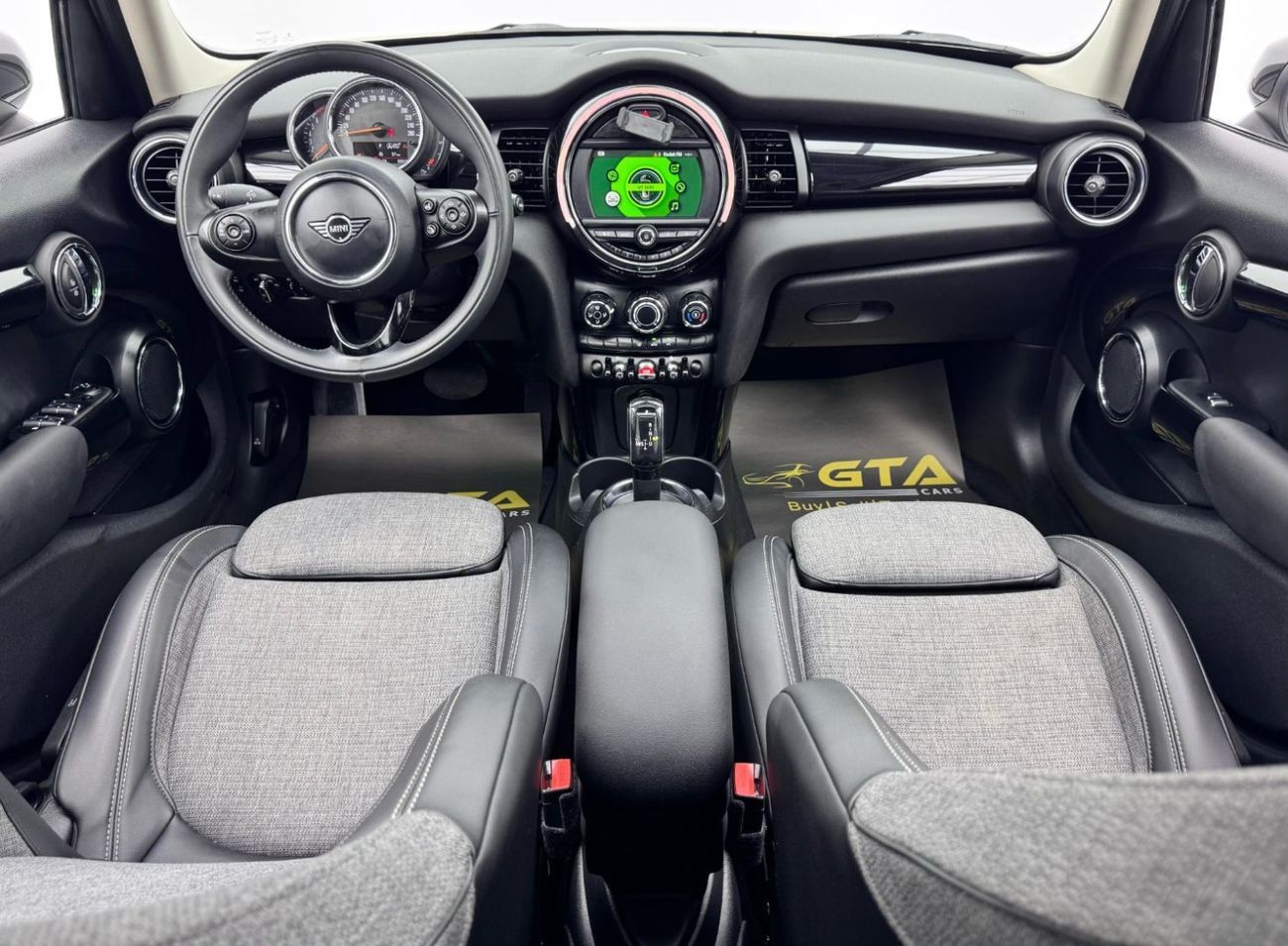 Mini Cooper Std 1.5L (4 Seater) 2020 Mini Cooper, Warranty, 2025 Mini Service Pack, Low Kms, GCC