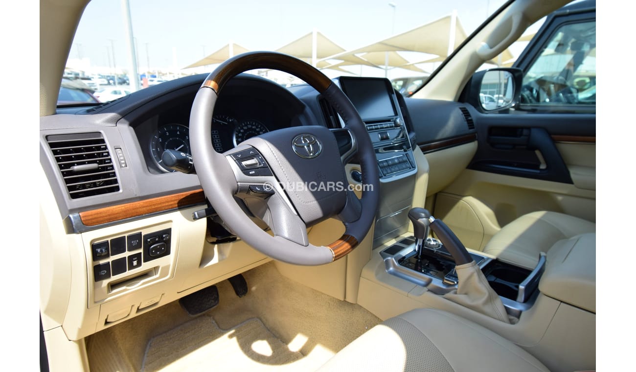 Toyota Land Cruiser GXR TOP 5.7L V8 2016 Model with GCC Specs