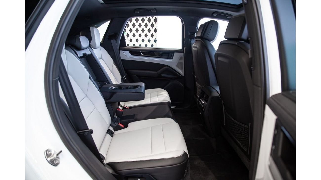 Porsche Cayenne WARRANTY OCT 2025