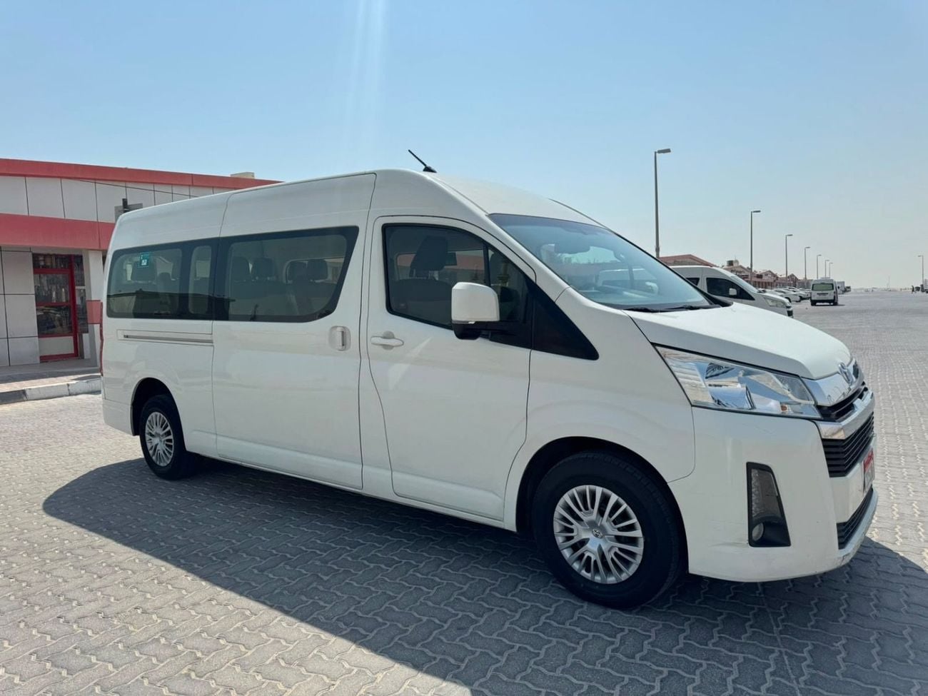 Toyota Hiace DLS - STD ROOF