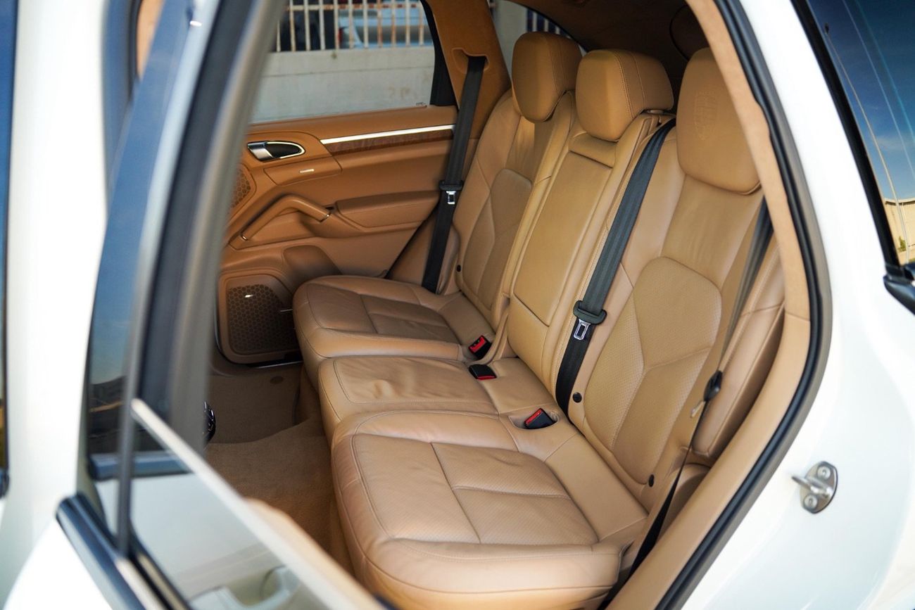 Porsche Cayenne Turbo 4.8L (500 HP)