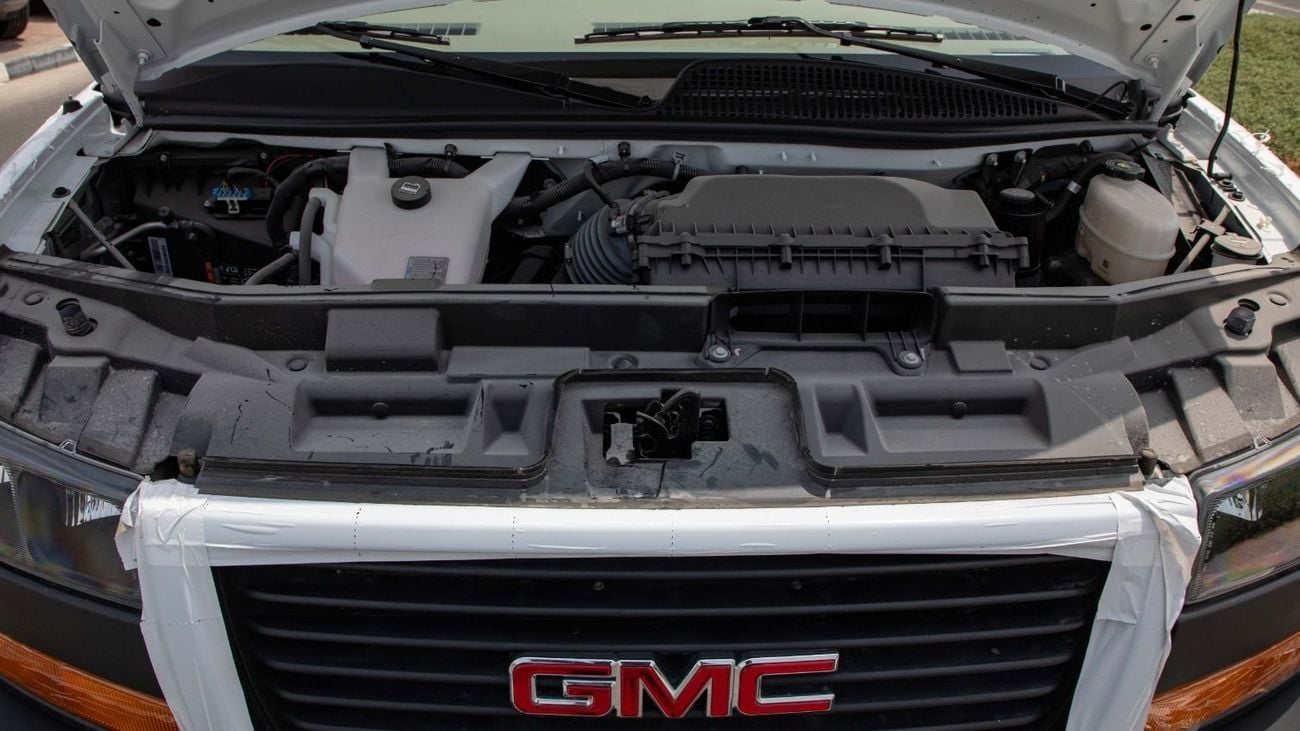 جي أم سي سافانا 2500 Extended Wheelbase 6.6L V8 | Work-Truck Trim | 2025 | GCC