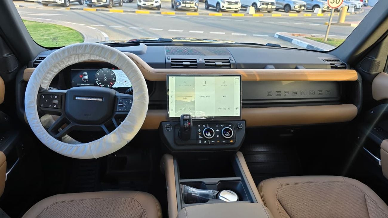 لاند روفر ديفندر LAND ROVAR DEFENDER P400 2026 GCC