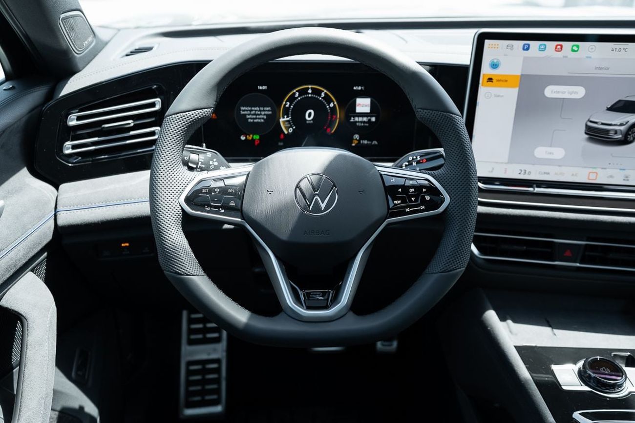 Volkswagen Tiguan Volkswagen Tiguan L Pro 380TSI AWD R-Line 2.0L Smart Premium Edition 2025