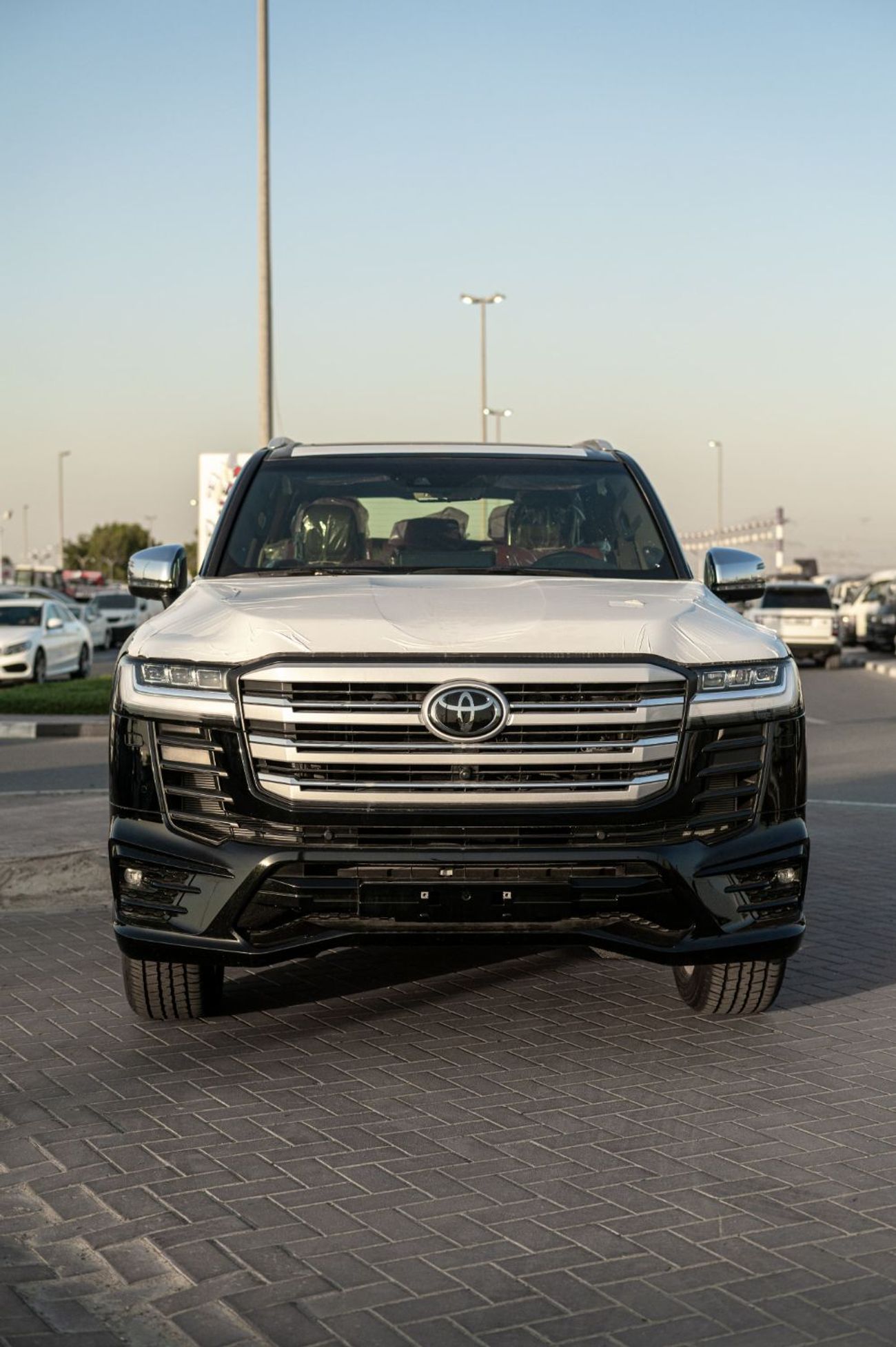 تويوتا لاند كروزر 3.3L DIESEL VXR FULL OPTION WITH RADAR