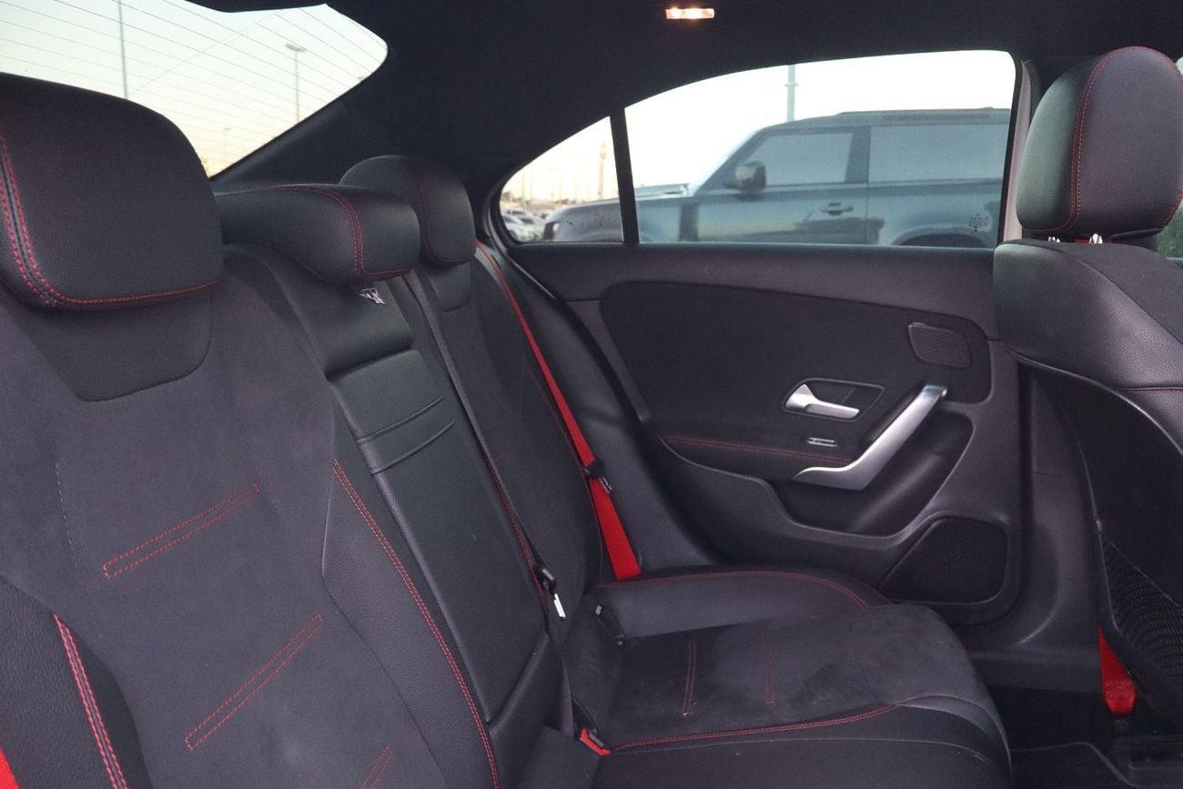 Mercedes Benz CLA35 AMG PREMIUM