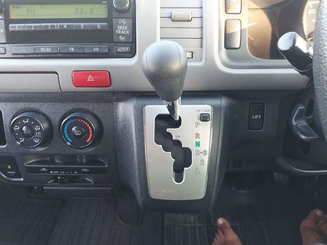 Toyota Hiace TOYOTA HIACE VAN RHD 2011 MODEL 2.7 L PETROL AUTOMATIC(PM08895)