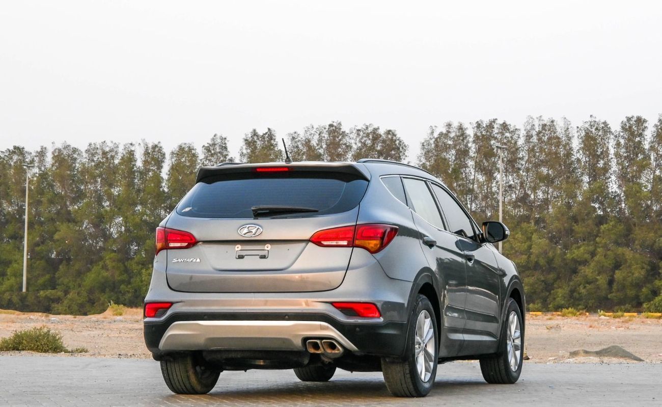 Hyundai Santa Fe HYUNDAI SANTAFE _ GL 2.4L _ GCC IN EXCELLENT CONDITION