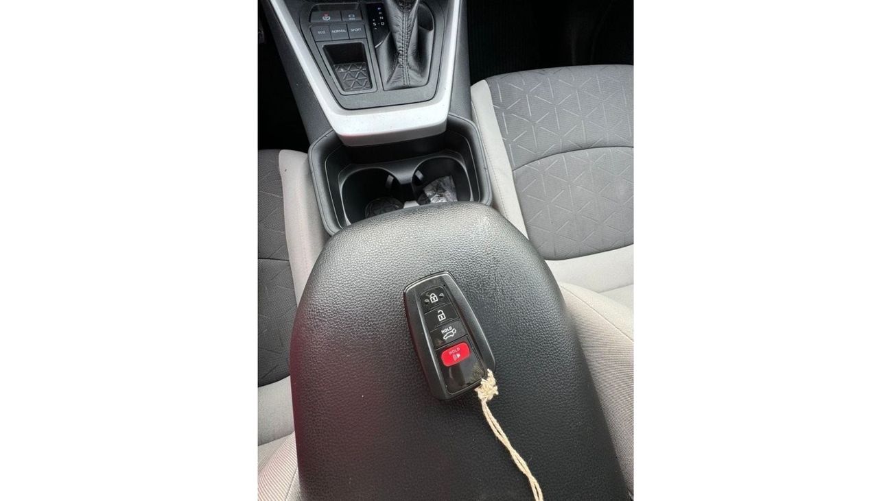 Toyota RAV4 2020 XLE SUNROOF PUSH START AWD US SPEC