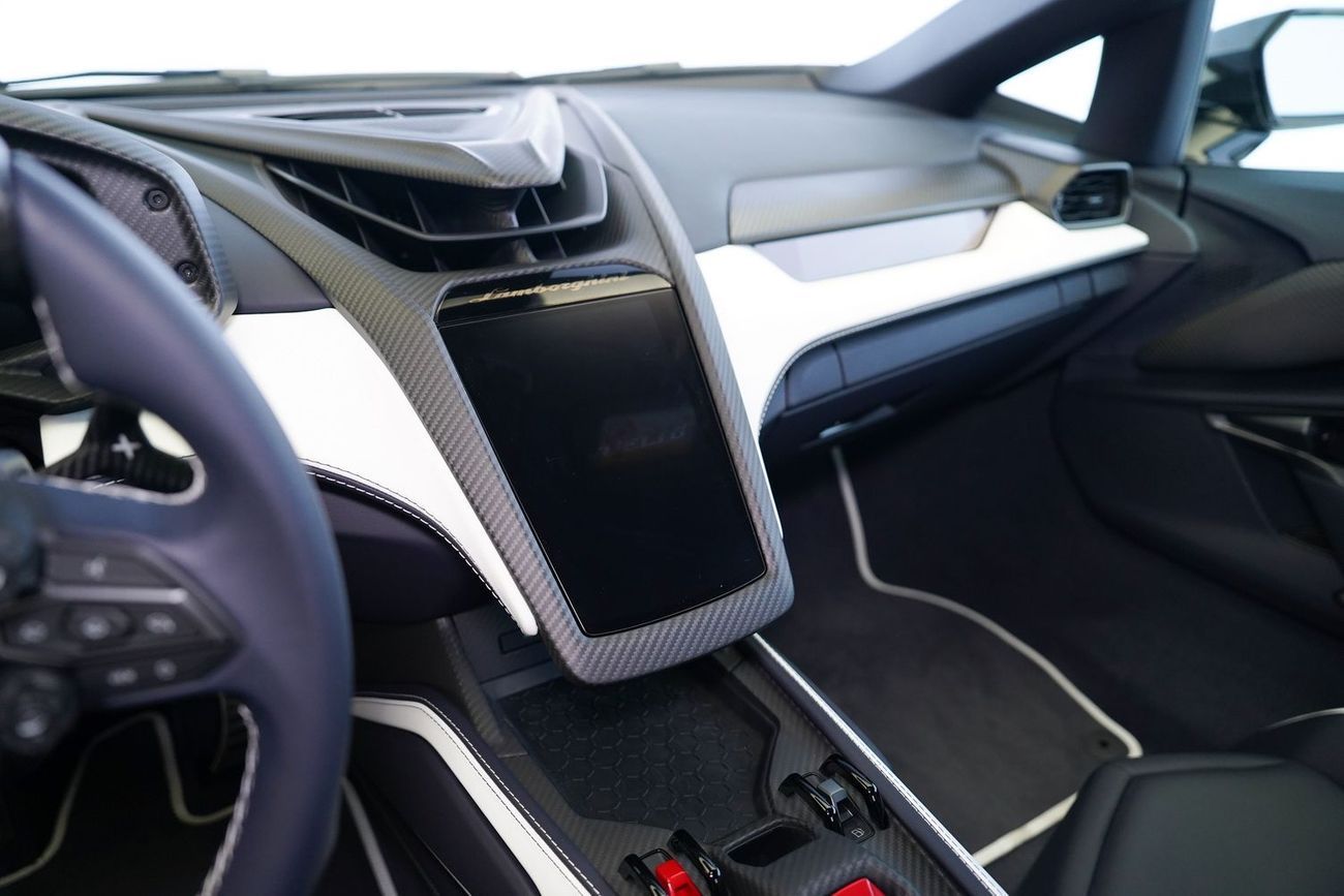 لامبورغيني ريفويلتو 6.5L V12 Hybrid