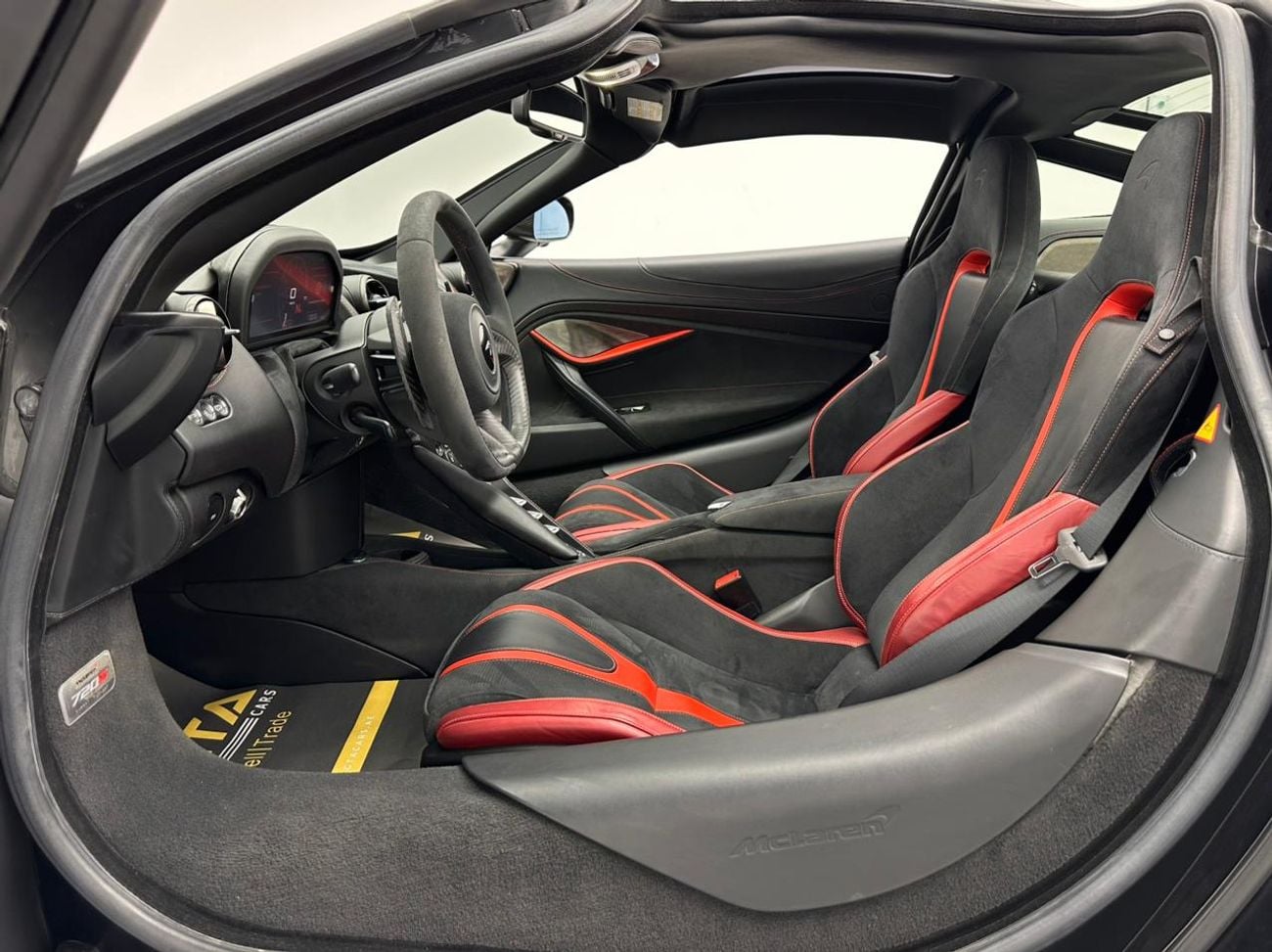 مكلارين 720S 2019 McLaren 720s, 1 Year Warranty Unlimited Km, McLaren Full Service History, GCC