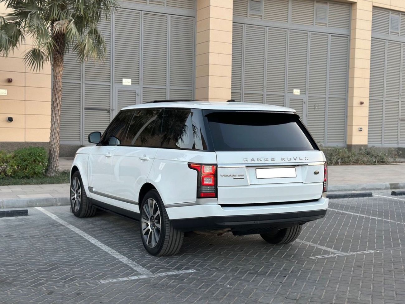 لاند روفر رينج روفر Vogue SE 5.0L | Supercharged | 2016 | Large | V8 510 HP | Perfect Condition