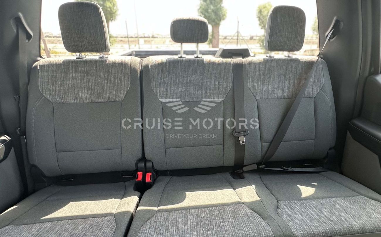 Ford F 350 Automatic - 6.7L - Diesel - Crew Cab - 4WD - 6 Seats - 4 Door