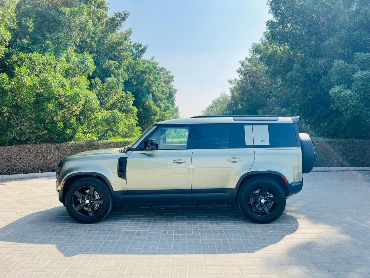 Land Rover Defender 110 SE P400 3.0L