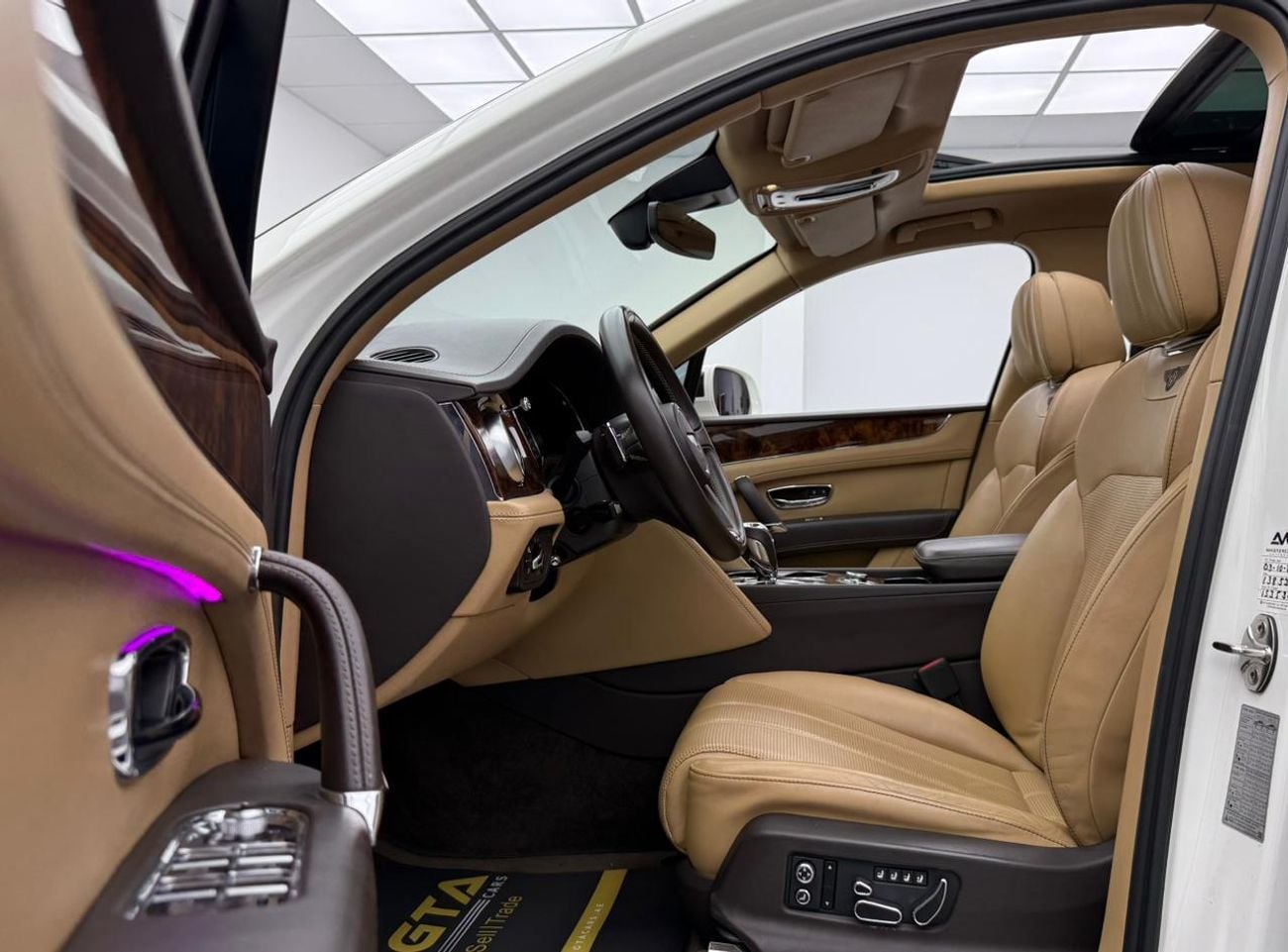 Bentley Bentayga 2018 Bentley Bentayga W12, Service History, Fully Loaded, Excellent Condition, GCC