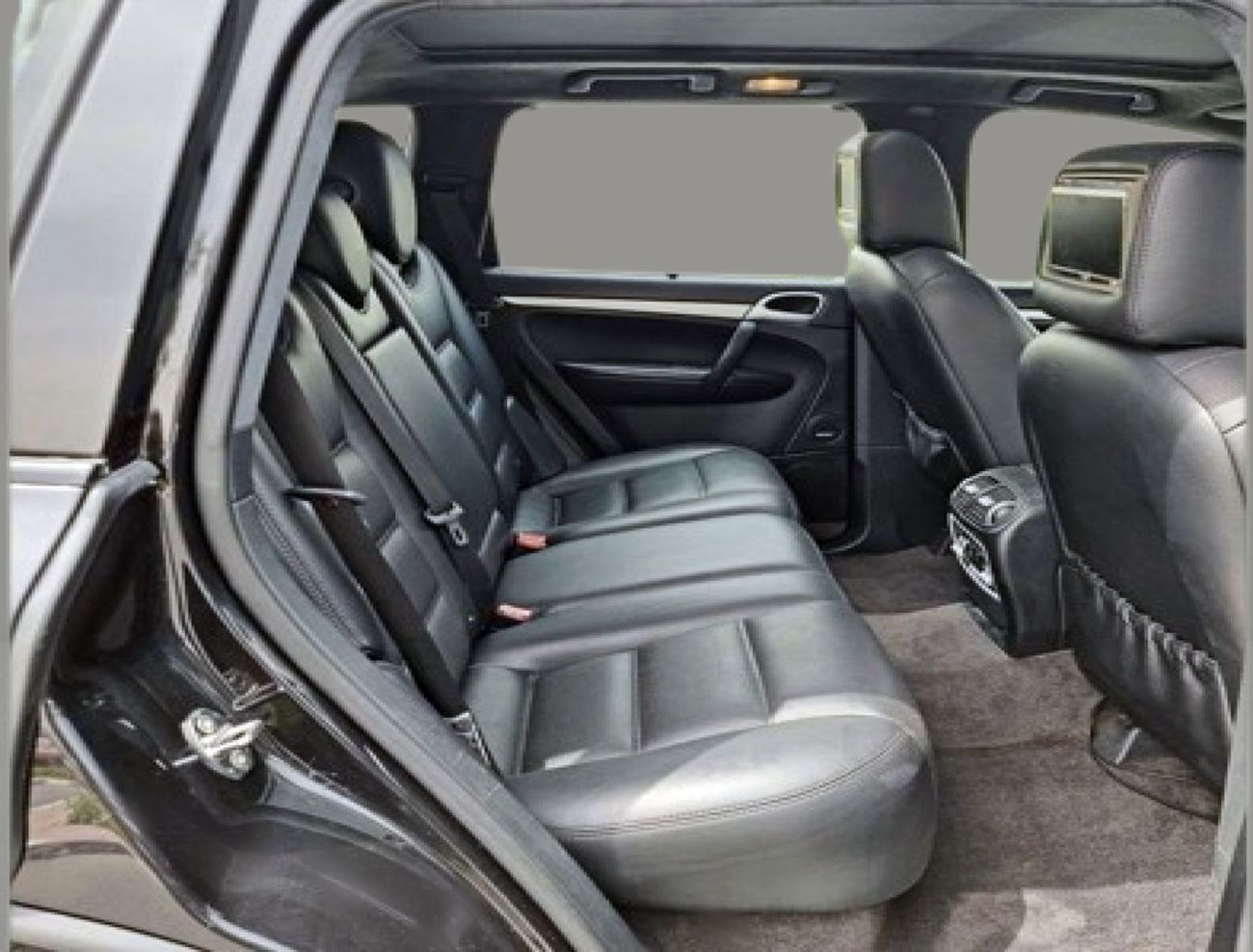 بورش كايان 4.8L-8 cyl - Full option-Very Well Maintained and in good Condition