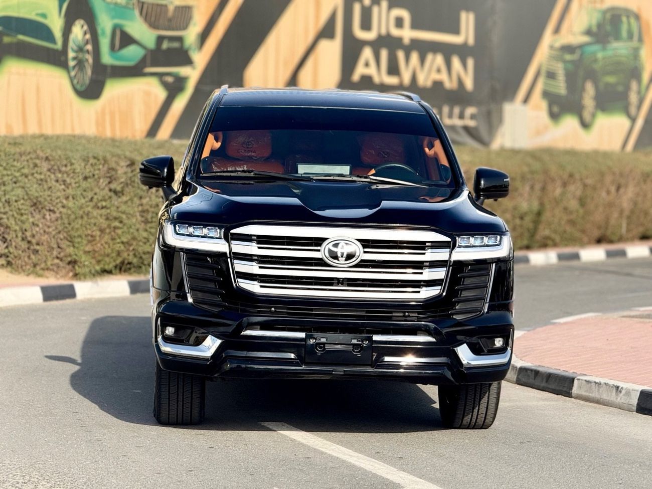 تويوتا لاند كروزر Toyota Land Cruiser V6 model 2019 fuel petrol interior and exterior 2025