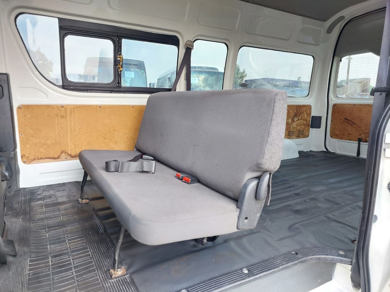 Toyota Hiace TOYOTA HIACE VAN RHD 2015 MODEL 3.0 L DIESEL AUTOMATIC(PM15267)