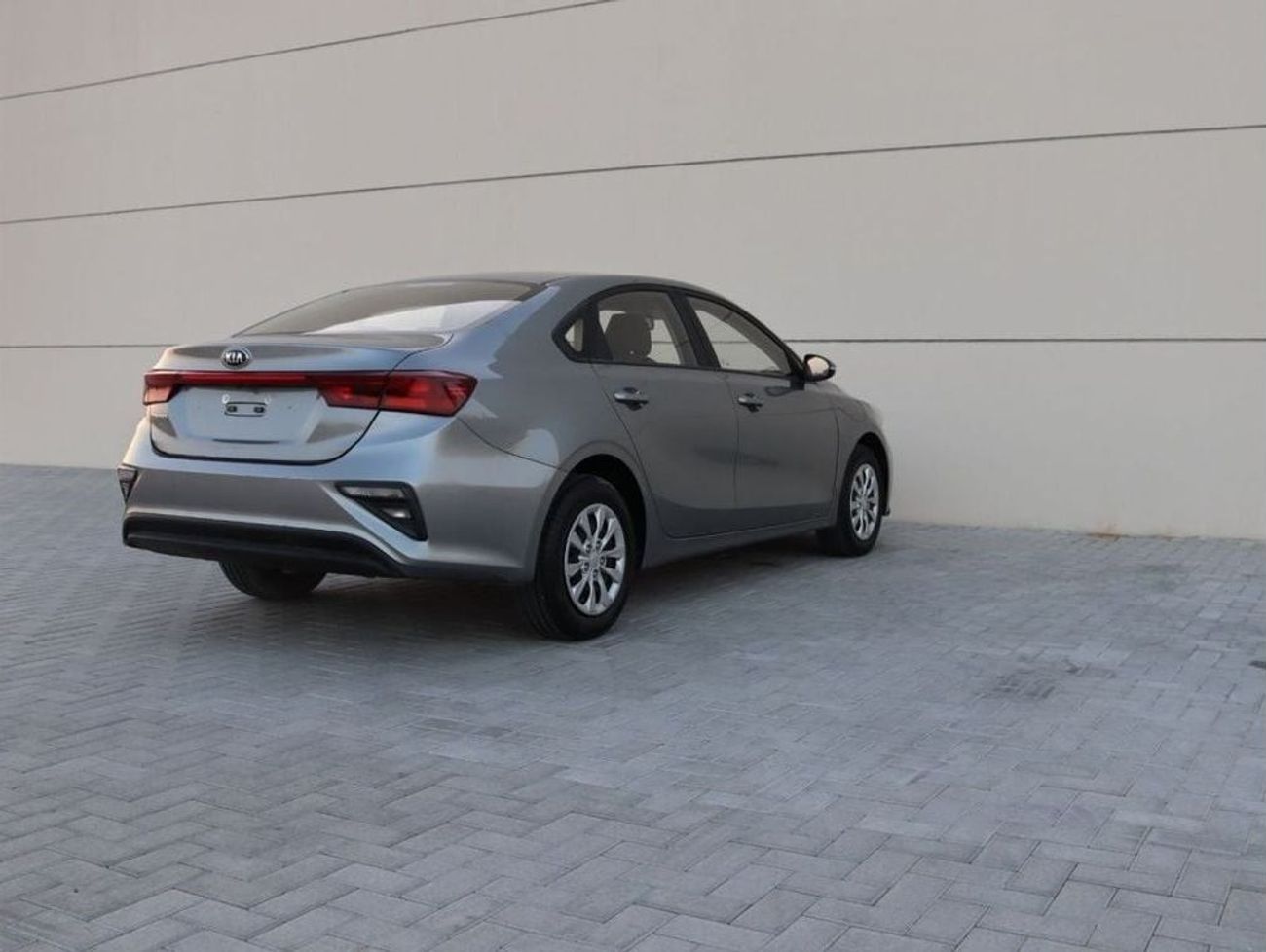 كيا سيراتو EX خالية من الحوادث - خليجي - مكينة 1600 سي سي - بحالة الوكالة من الداخل والخارج