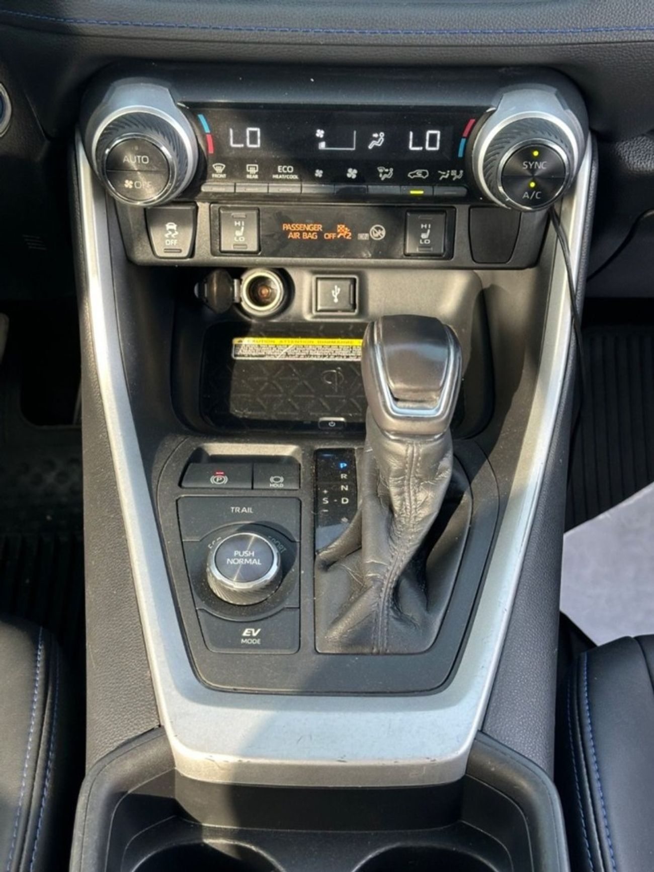 تويوتا راف ٤ Hybrid XSE, sunroof,leather seats, push start Full Option