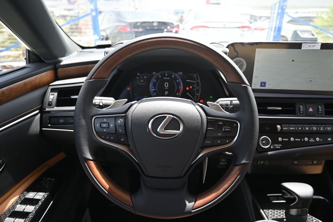 Lexus ES350 Exclusive 3.5L Lexus ES350 3.5L V6 Petrol, Color White Model 2025