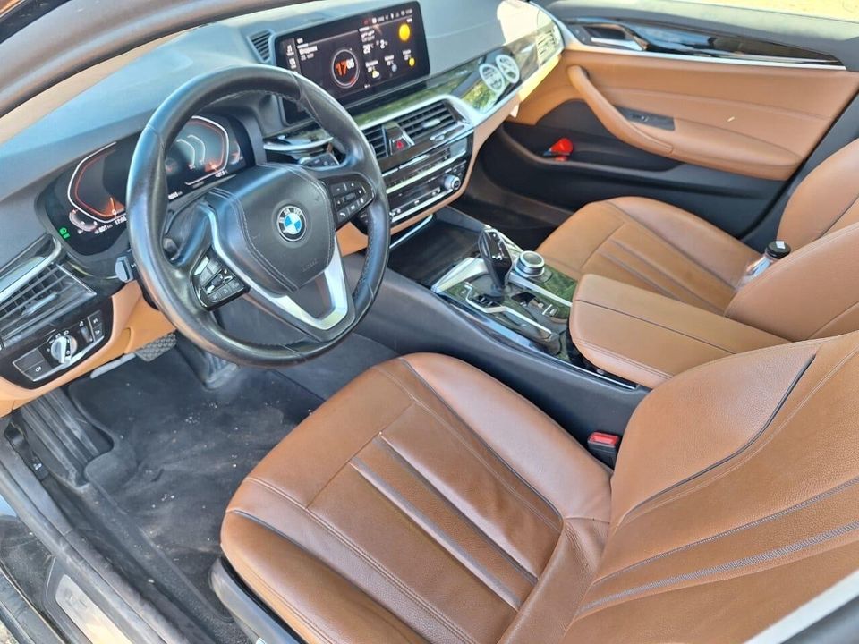 Used BMW 520i 2022 for sale in Dubai 765400