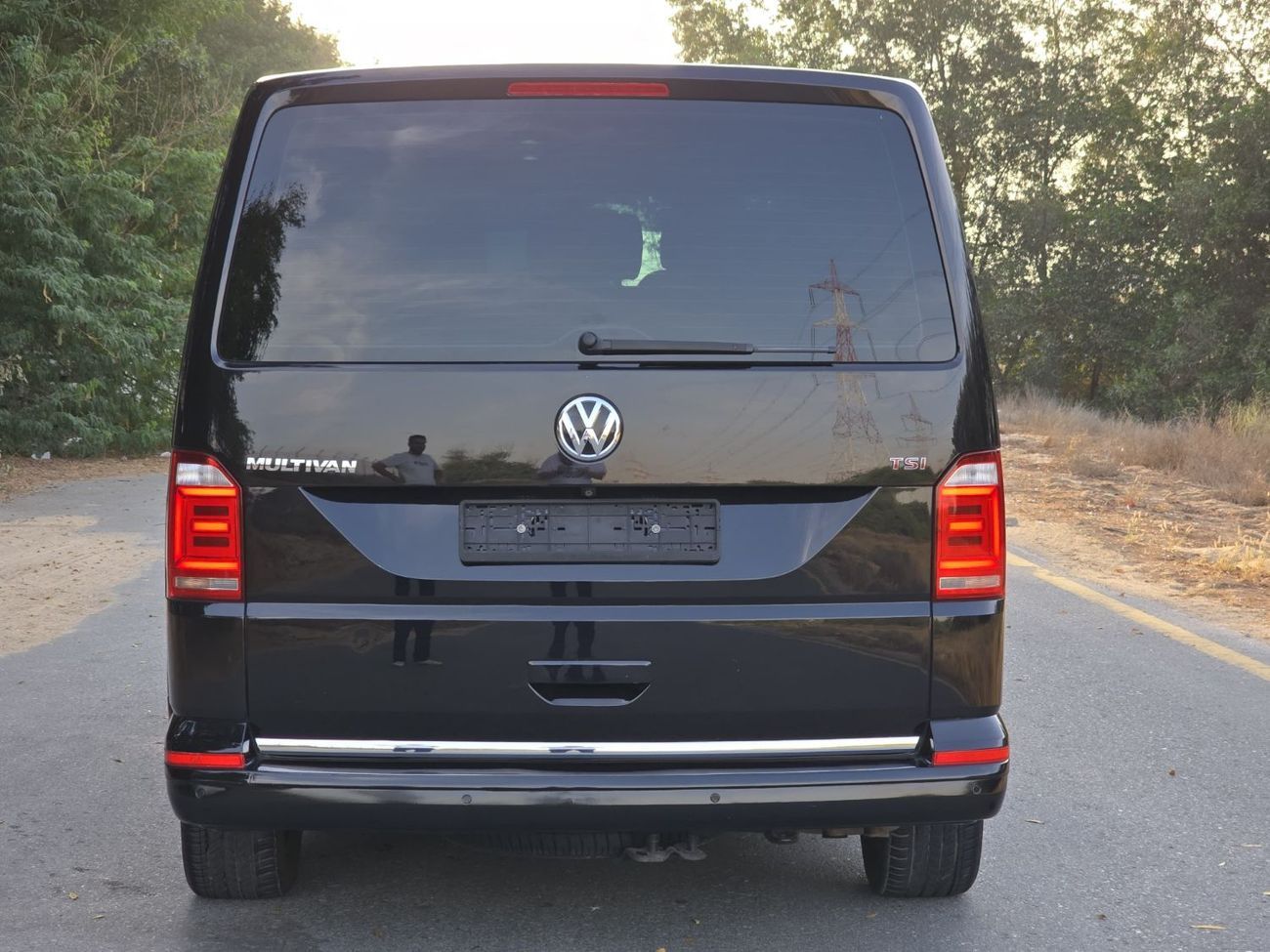 Volkswagen Multivan Hihgline 2.0L MULTIVAN HIGHLINE 2016 GCC FULL OPITION // PERFECT CONDITION