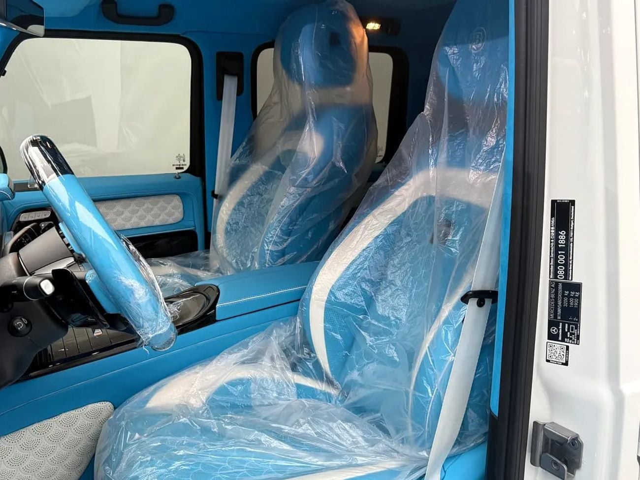 Mercedes-Benz G 63 AMG 2025 Mercedes-Benz G 63 AMG Brabus G800 – White with Sky Blue Interior