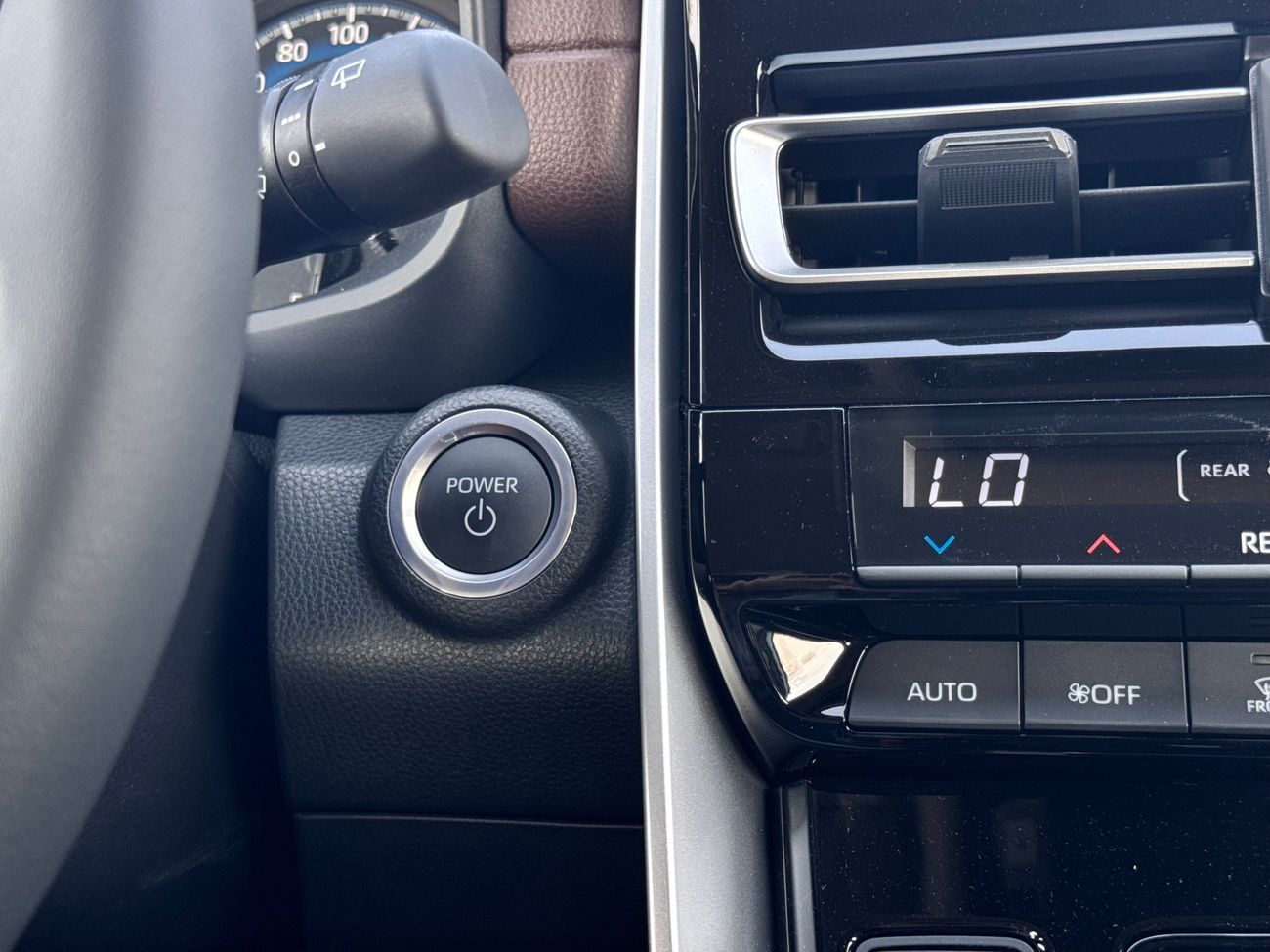 تويوتا إينوفا 2.0L HyCross 8S Hybrid