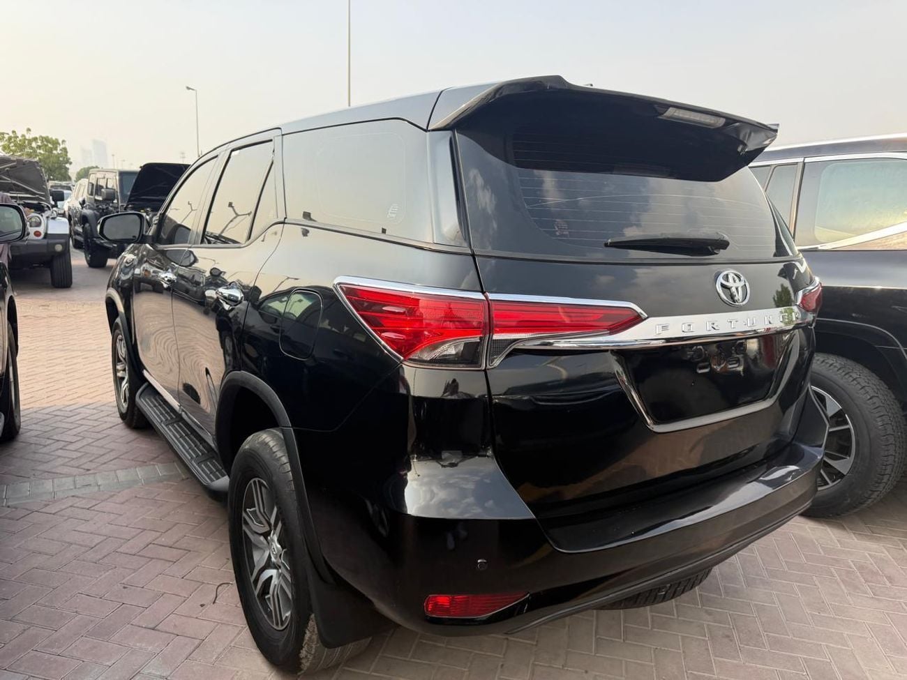 تويوتا فورتونر LHD-4WD-Petrol-2.7L-Automatic-V4 Cylinders-7 Seats-5 Doors