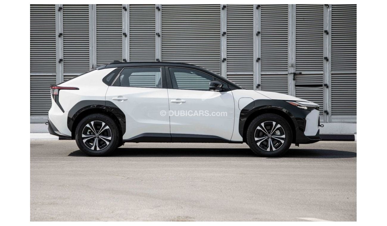 Toyota bZ4X 2022 Toyota bZ4X Long Range Pro FWD - White Black Dual Ton inside Red